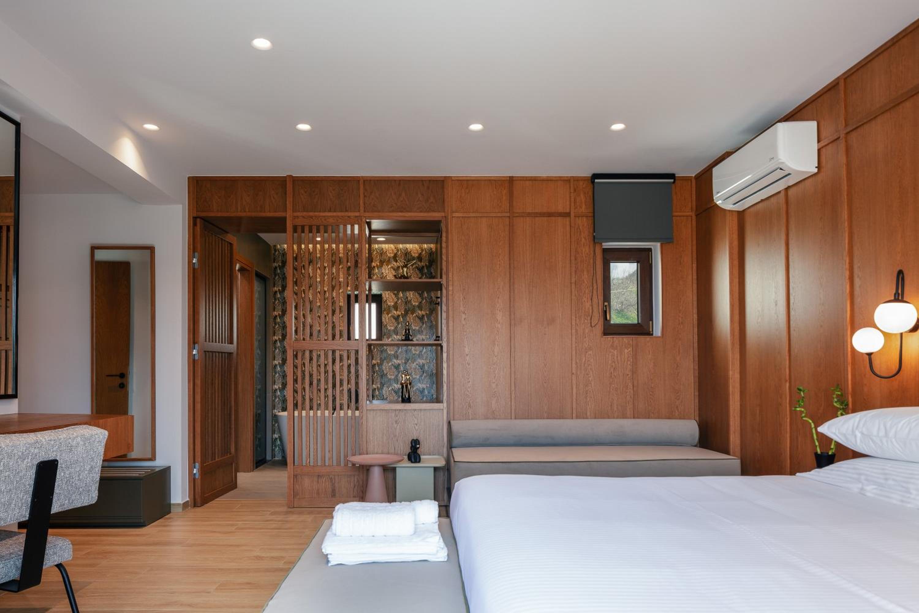 Vellis Residence