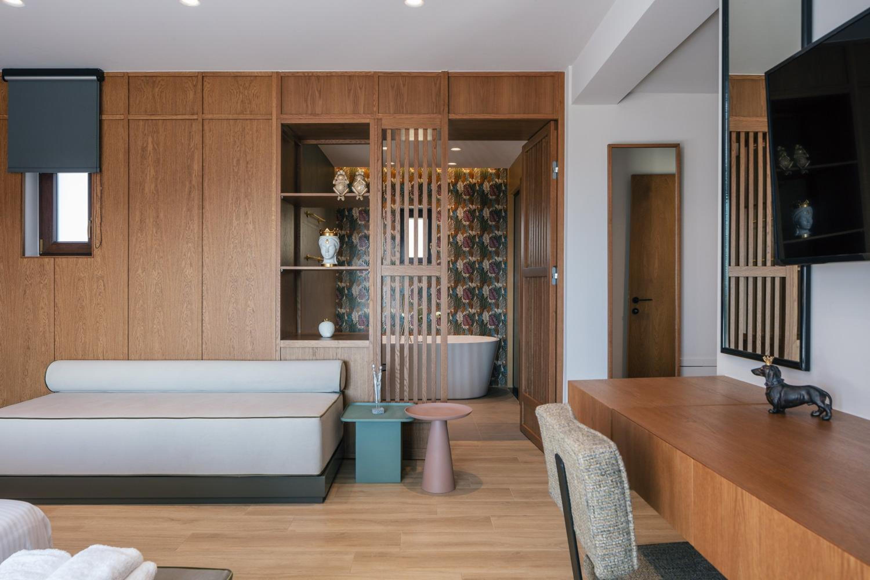 Vellis Residence