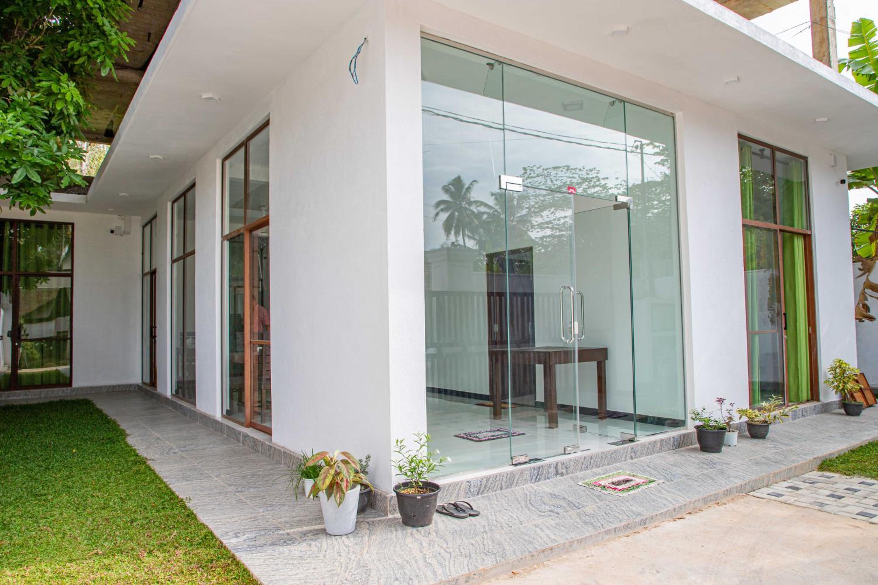 Randon Resort Mirissa