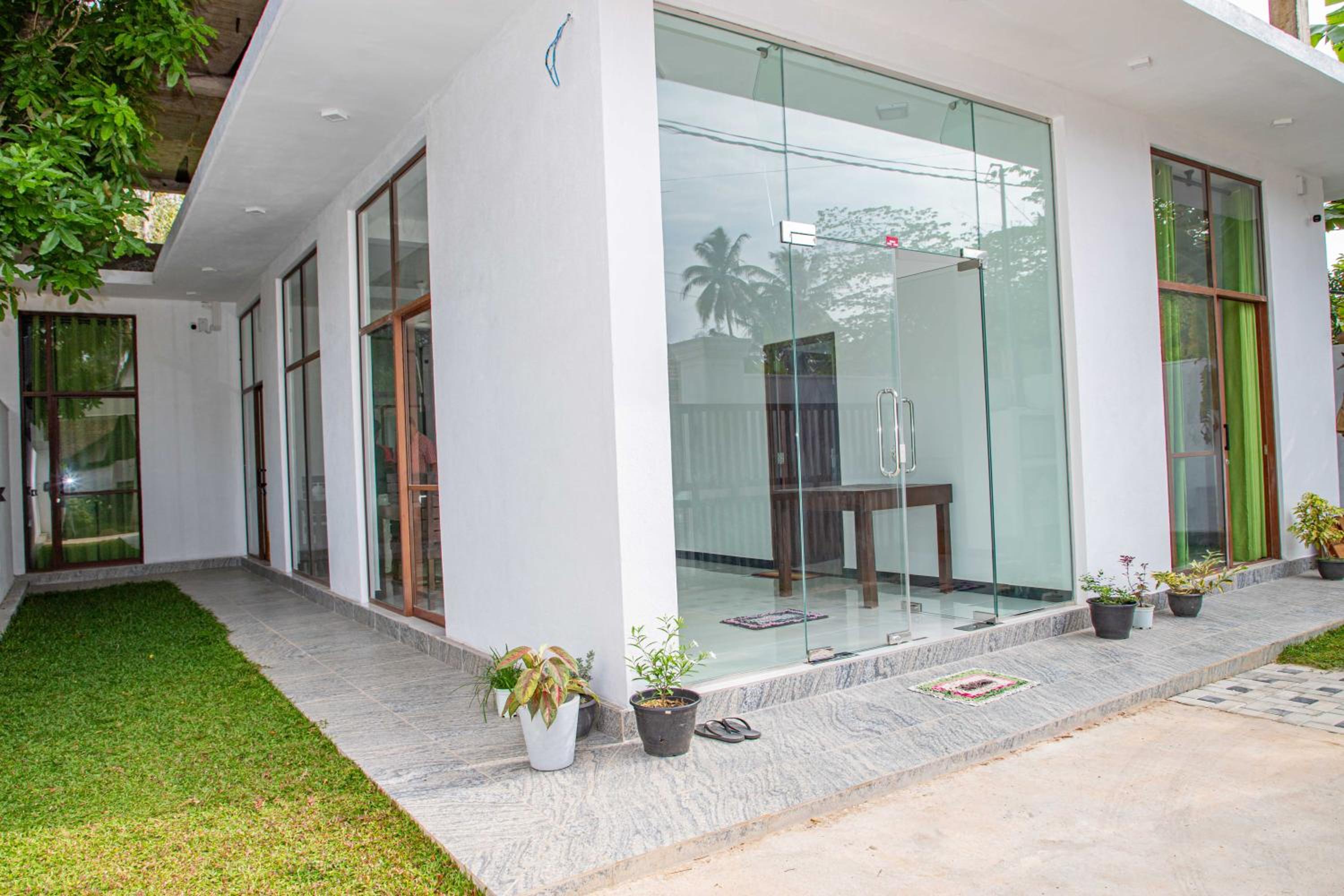 Randon Resort Mirissa