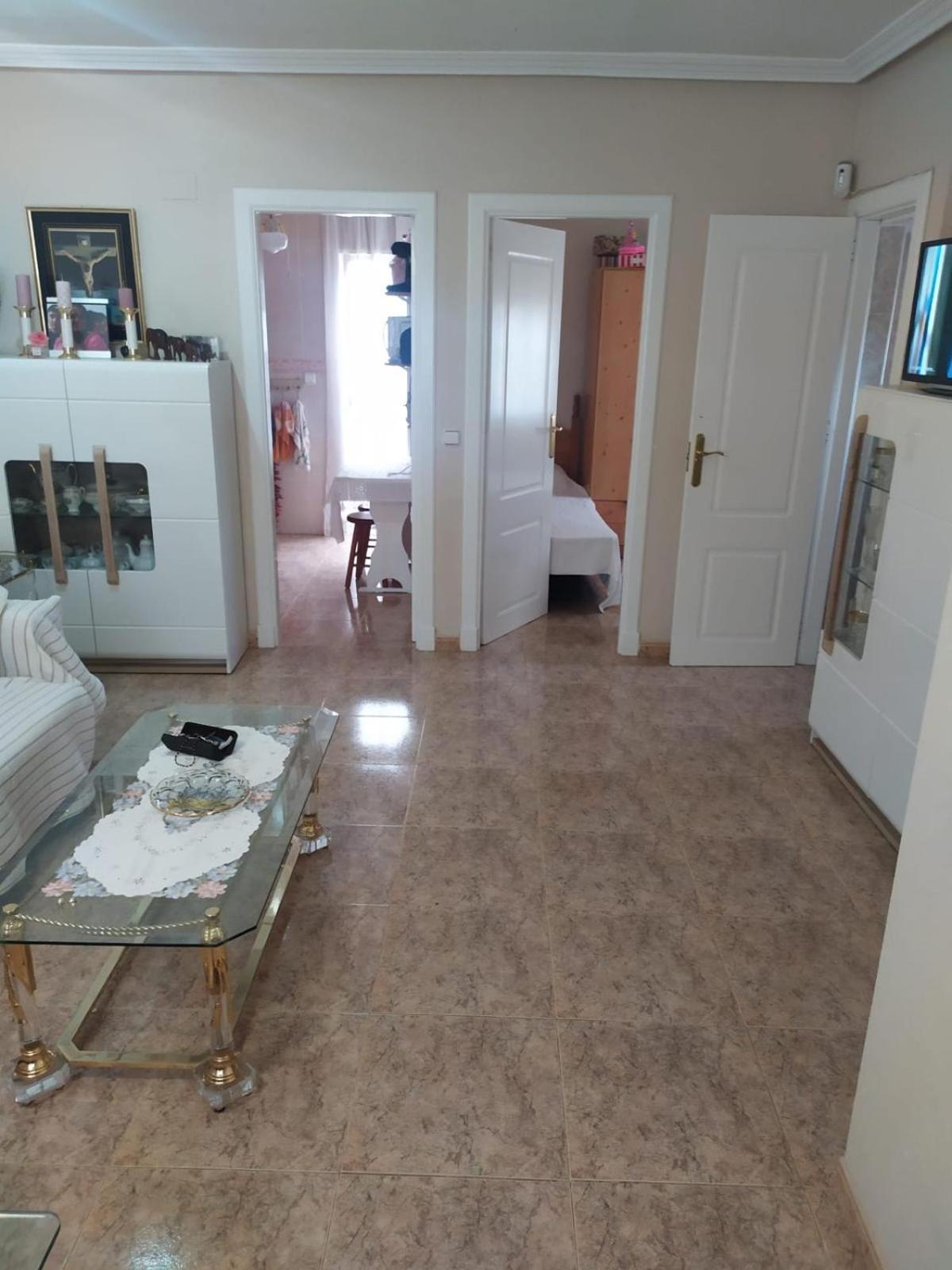 Se alquila un chalet en torrevieja