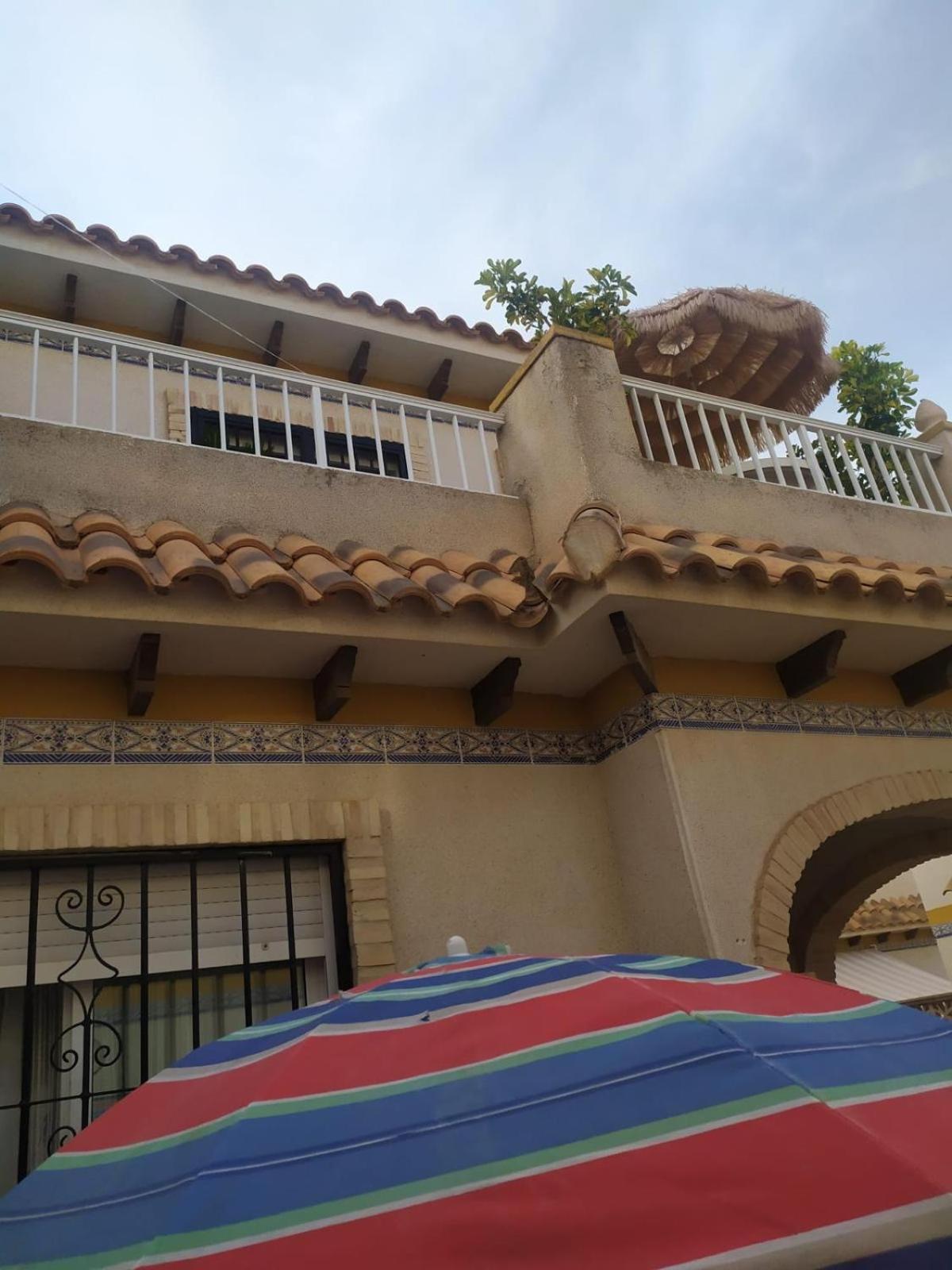 Se alquila un chalet en torrevieja