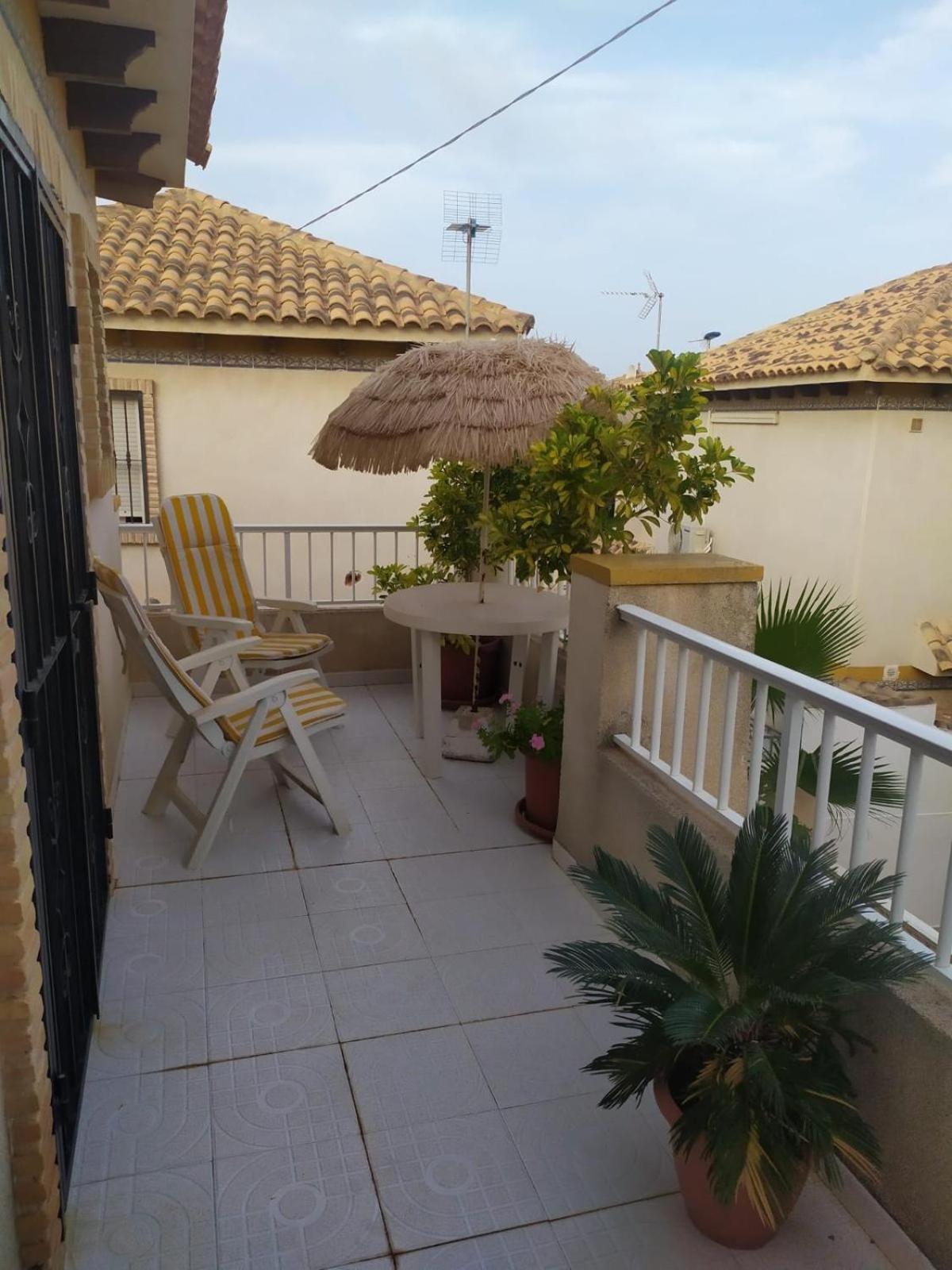 Se alquila un chalet en torrevieja