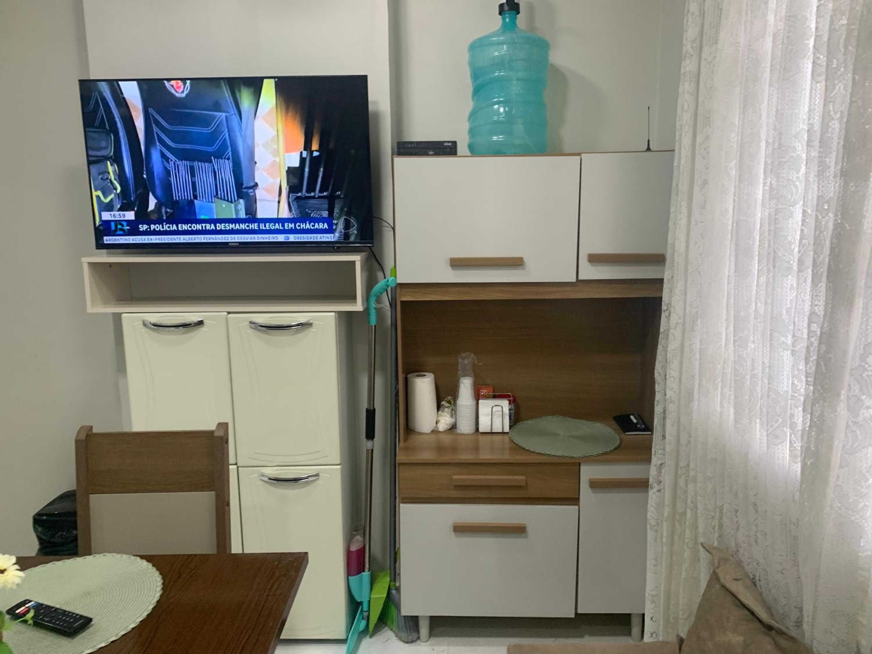 Apartment by the sea com Netflix