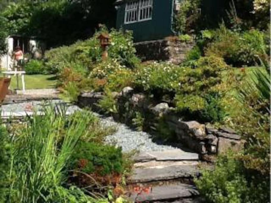 Winterfell Cottage Gorgeous Garden, Great Location