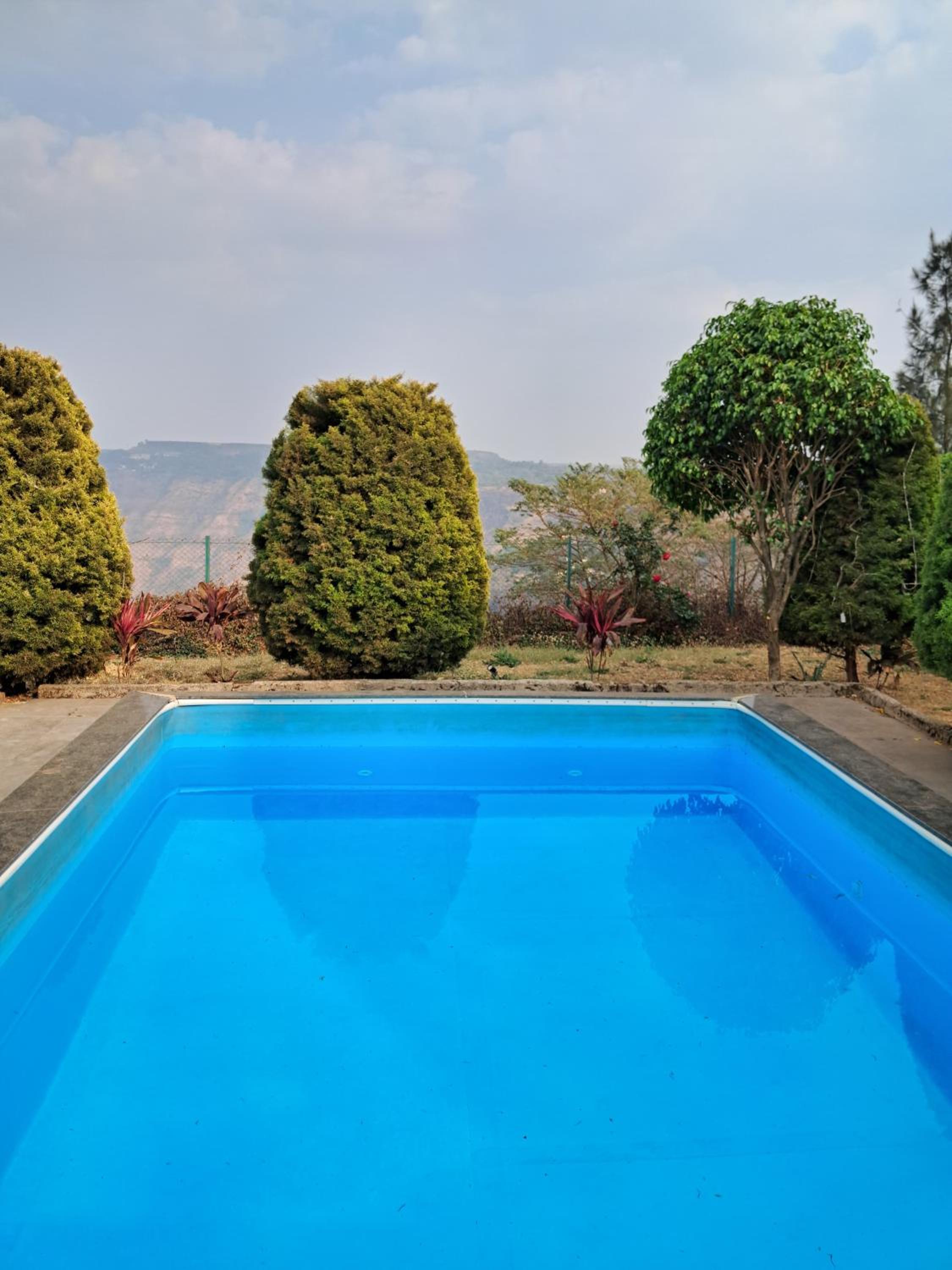 Hillview rooms by 29 bungalow view 5