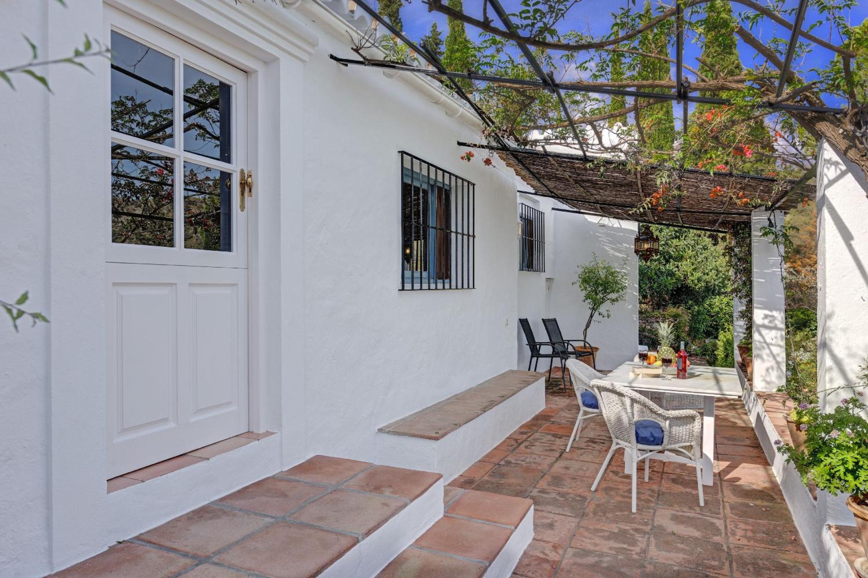 Villa Orchard: Charming Private Pool Views 2adlt view 3