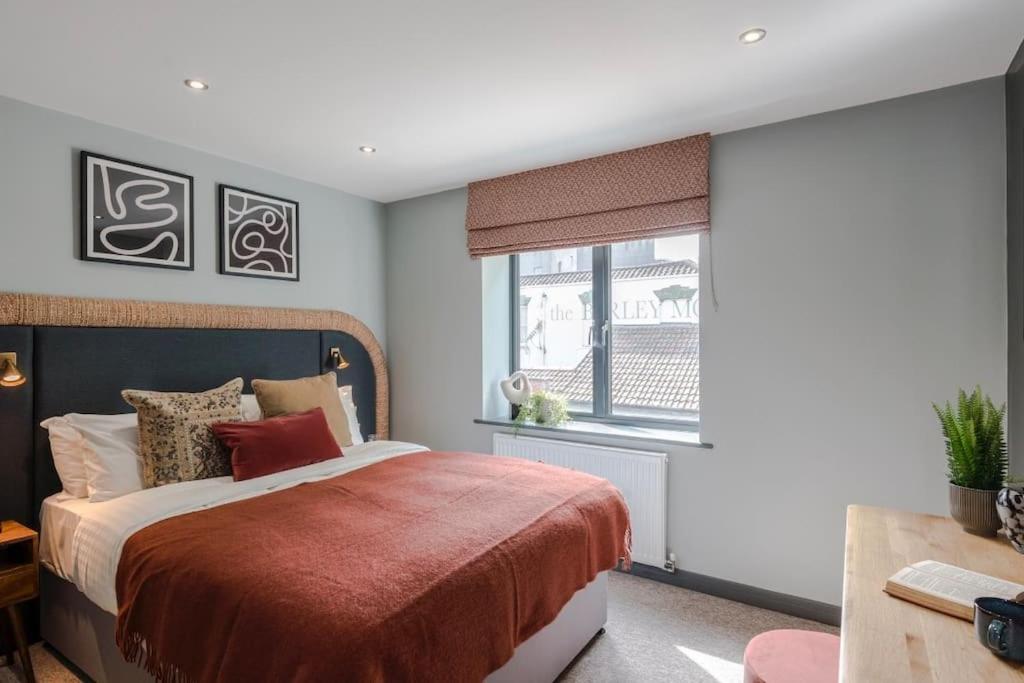 12 Barley View Luxury Home view 4