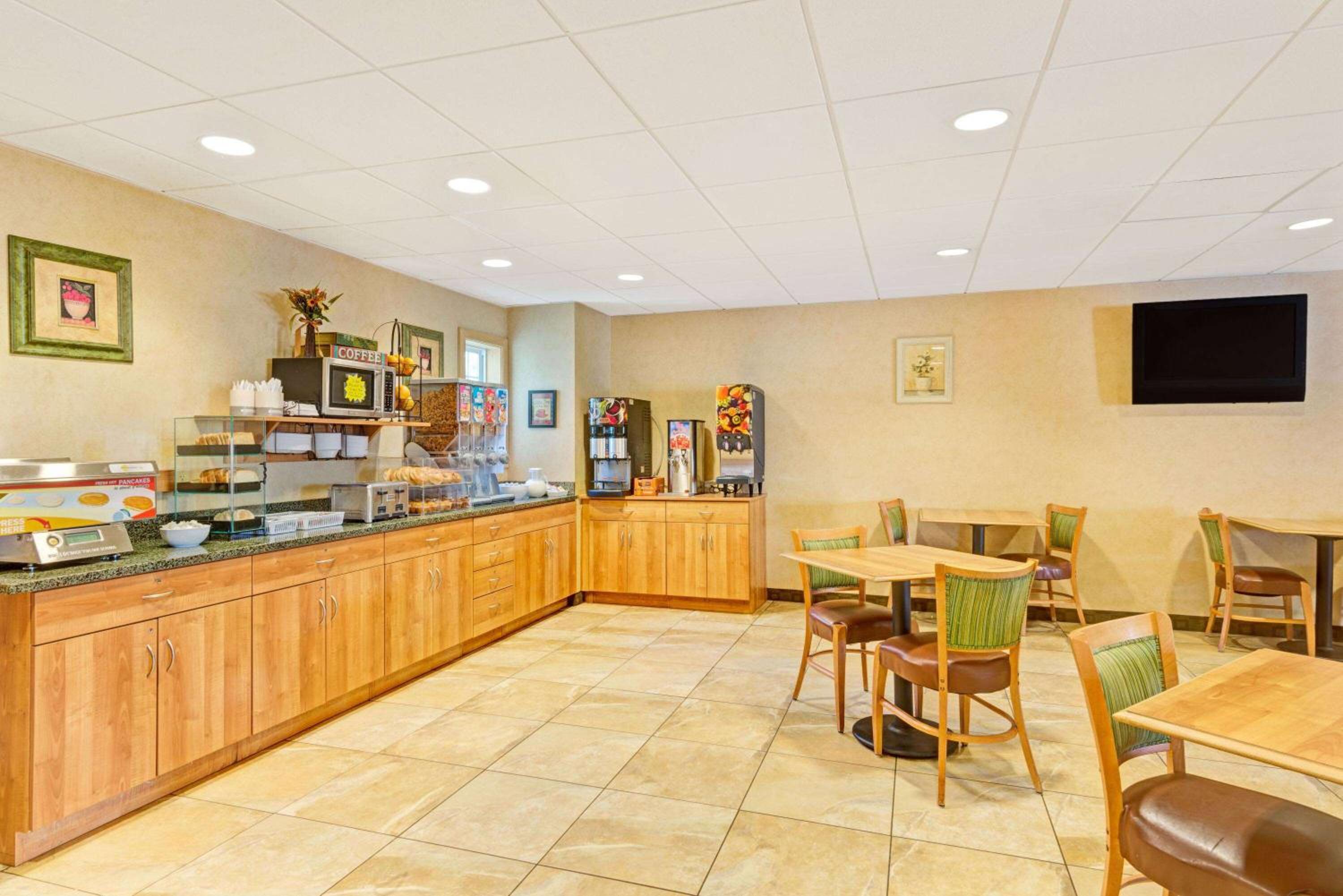 New York City Vacations - York Microtel Inn  Suites by Wyndham - Property Image 11