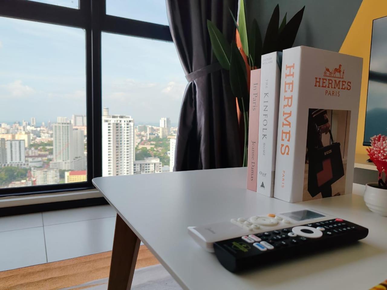 Urban Simplicity Suite, 5 Pax, 2 Car Parks at Urban Suites Georgetown by SuperStay photo 8