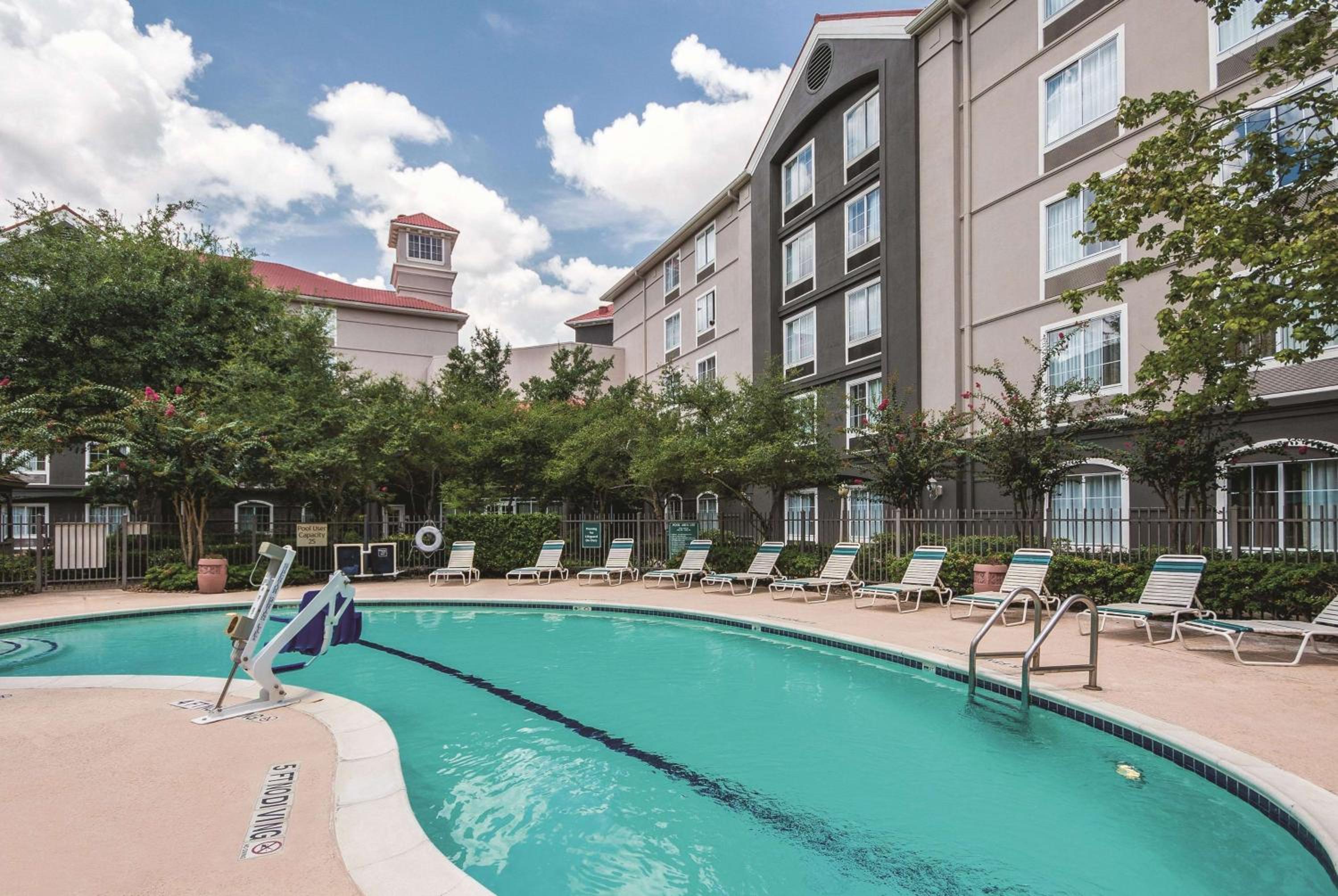 La Quinta Inn Suites by Wyndham Houston Bush IAH South - Property Image 34