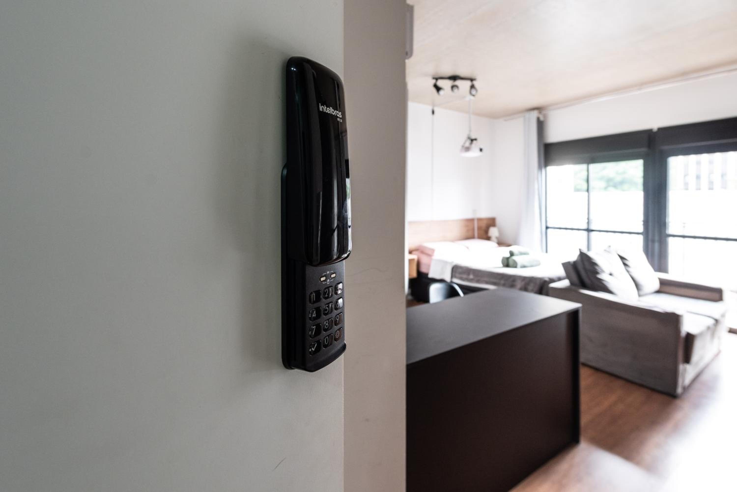 48 New Studio w Movie screen, fast wifi and balcony