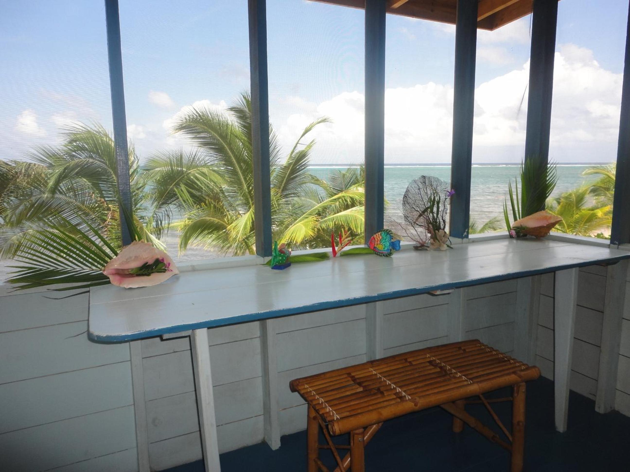 Guanaja Caribbean Cottages