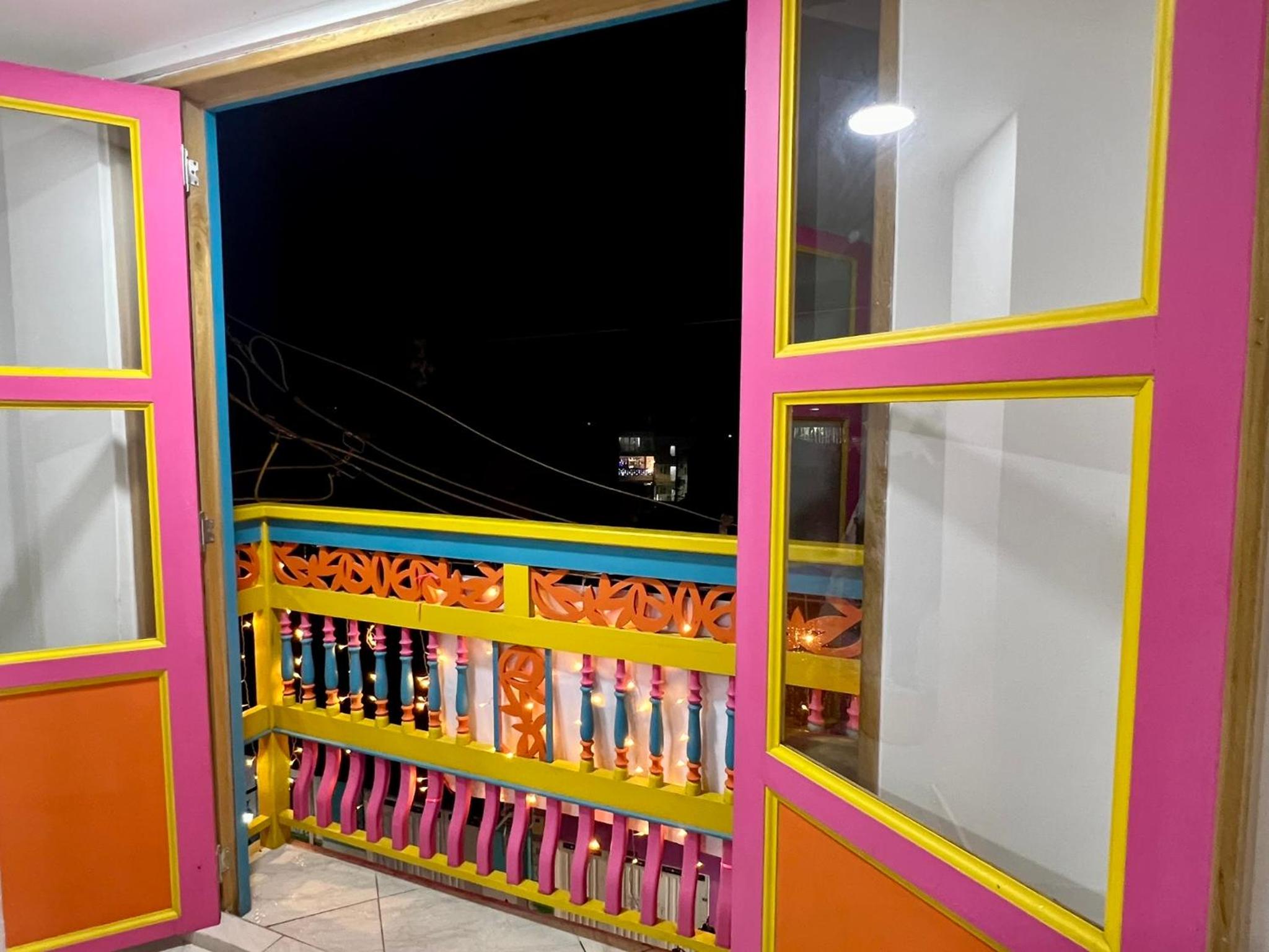 Apto cerca Malecón, Plaza Principal, Plazoleta Zocalos, a 8 min de la Piedra del Peñol, GRATIS PARQUEADERO!!!