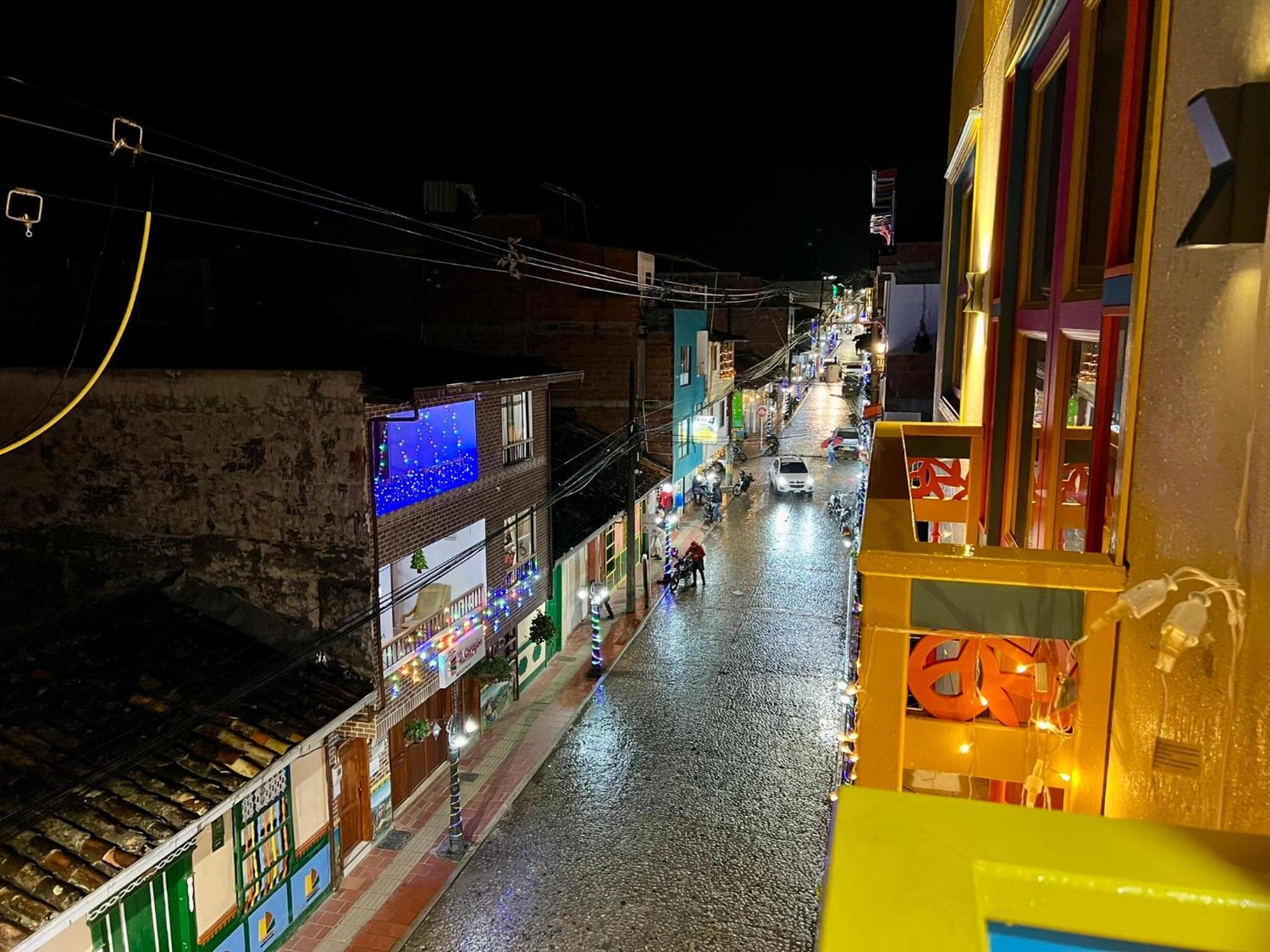 Apto cerca Malecón, Plaza Principal, Plazoleta Zocalos, a 8 min de la Piedra del Peñol, GRATIS PARQUEADERO!!!