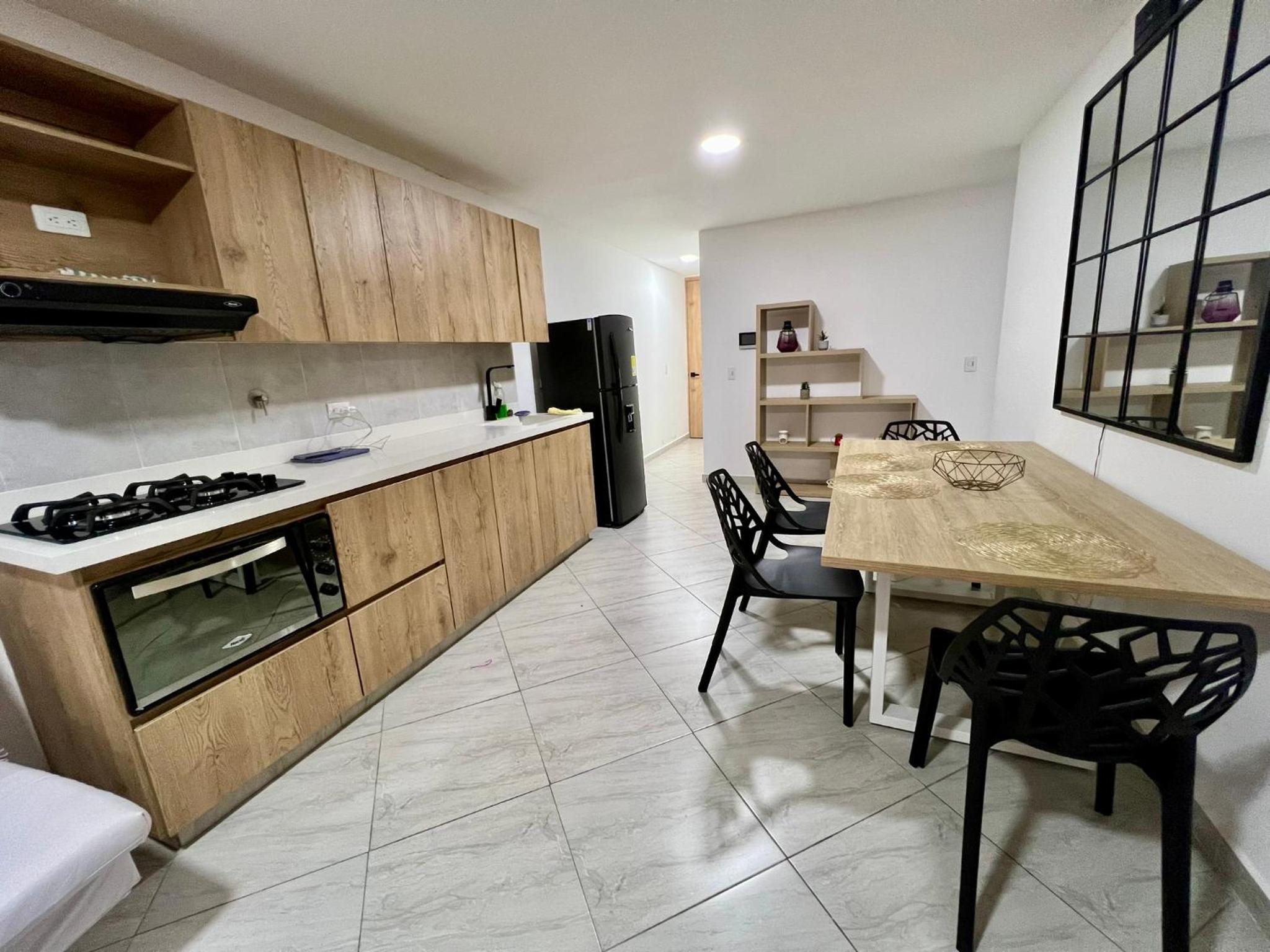 Apto cerca Malecón, Plaza Principal, Plazoleta Zocalos, a 8 min de la Piedra del Peñol, GRATIS PARQUEADERO!!!
