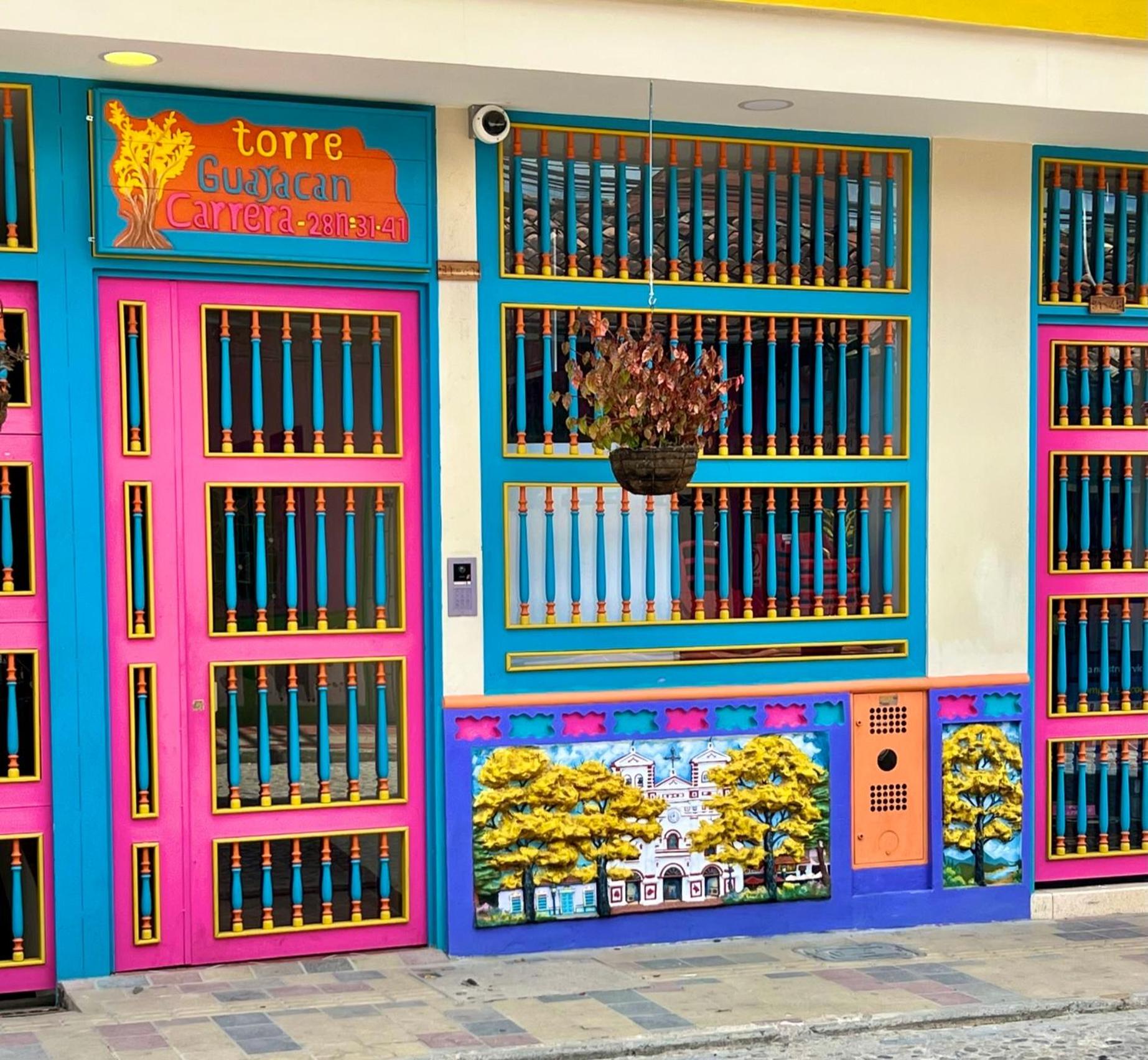 Apto cerca Malecón, Plaza Principal, Plazoleta Zocalos, a 8 min de la Piedra del Peñol, GRATIS PARQUEADERO!!!