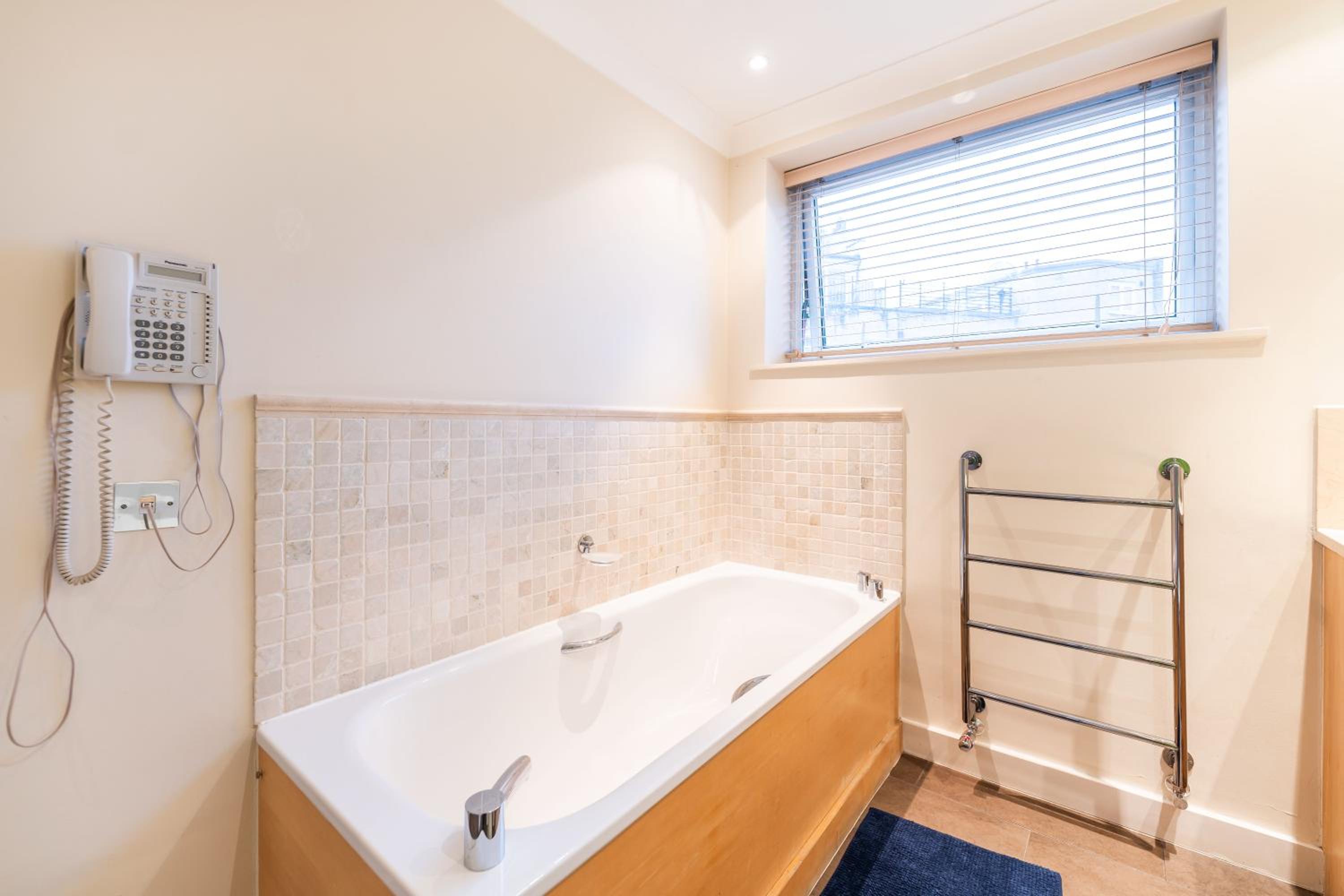 Photo 33