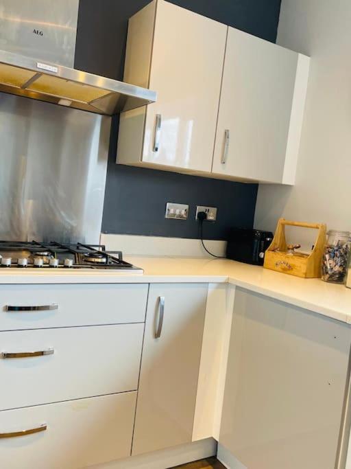Fairford House - 4 Bed House - Close to the Racecourse view 2