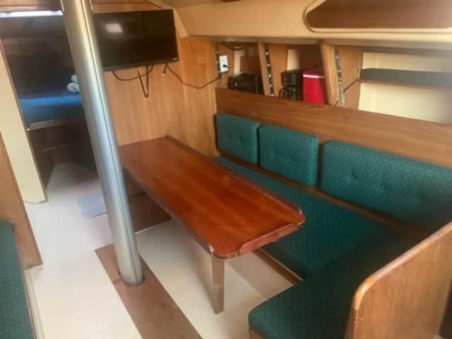 Hotel Sailboat Experience in Annapolis - Image 1