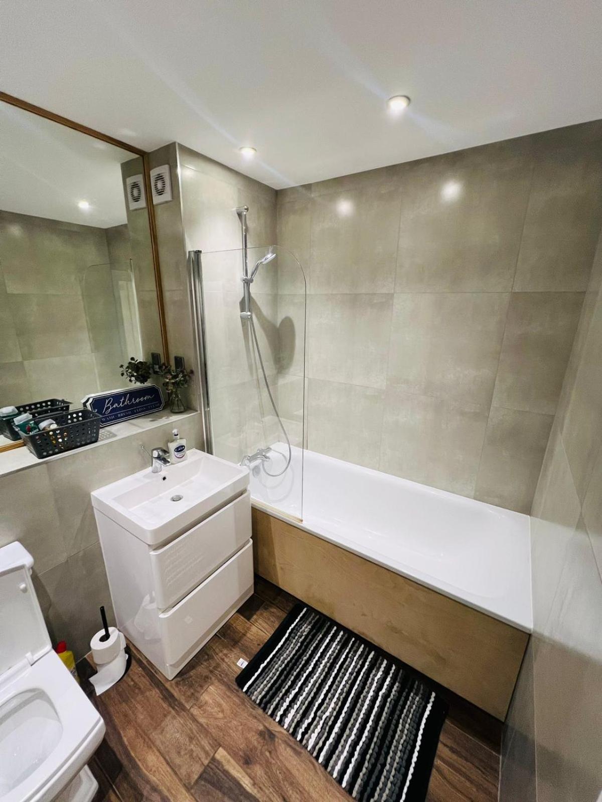 Luxury apartment near London centre, near train station, E1
