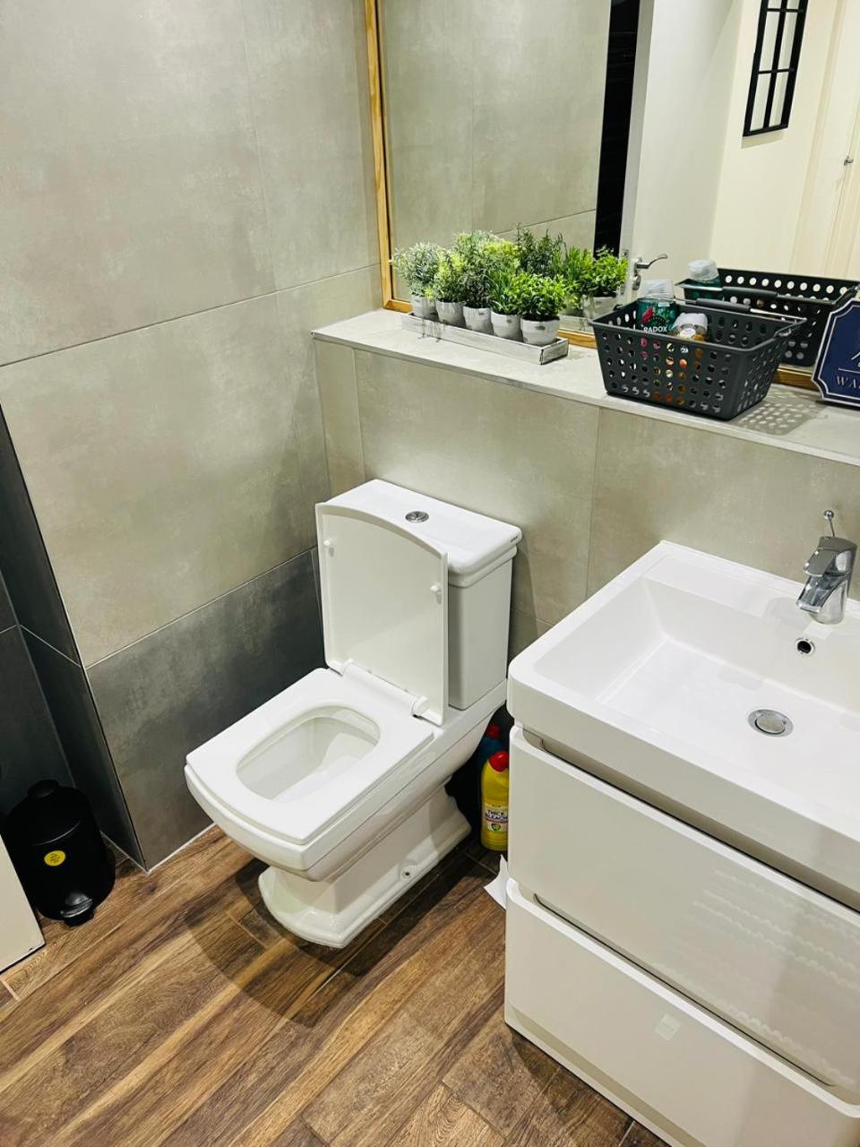 Luxury apartment near London centre, near train station, E1