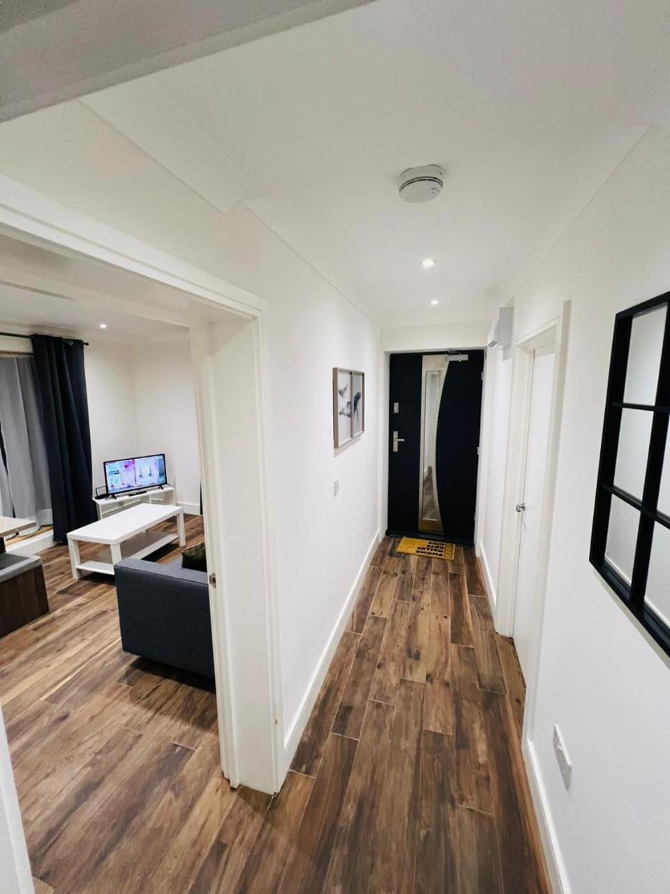 Luxury apartment near London centre, near train station, E1