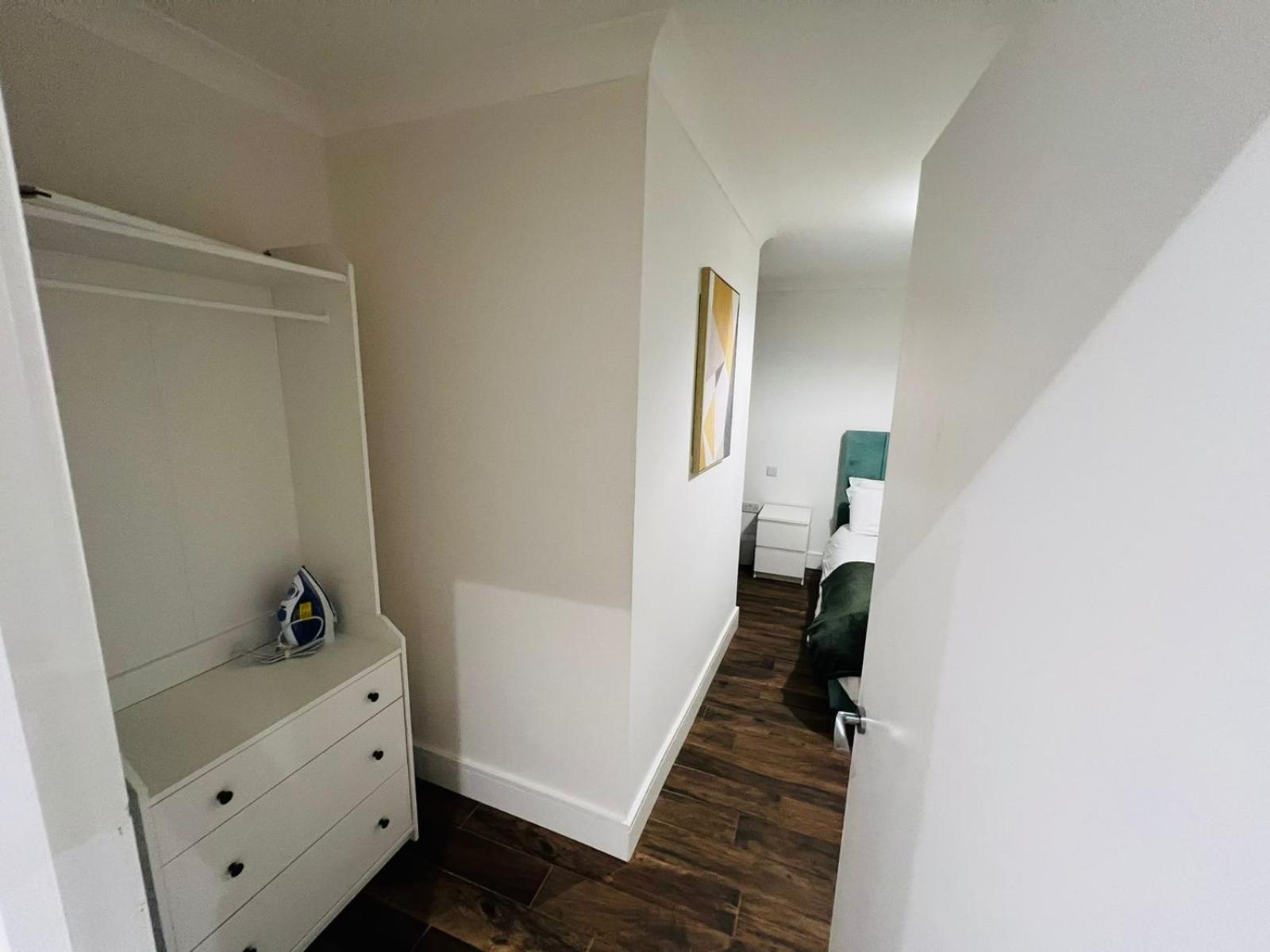 Luxury apartment near London centre, near train station, E1