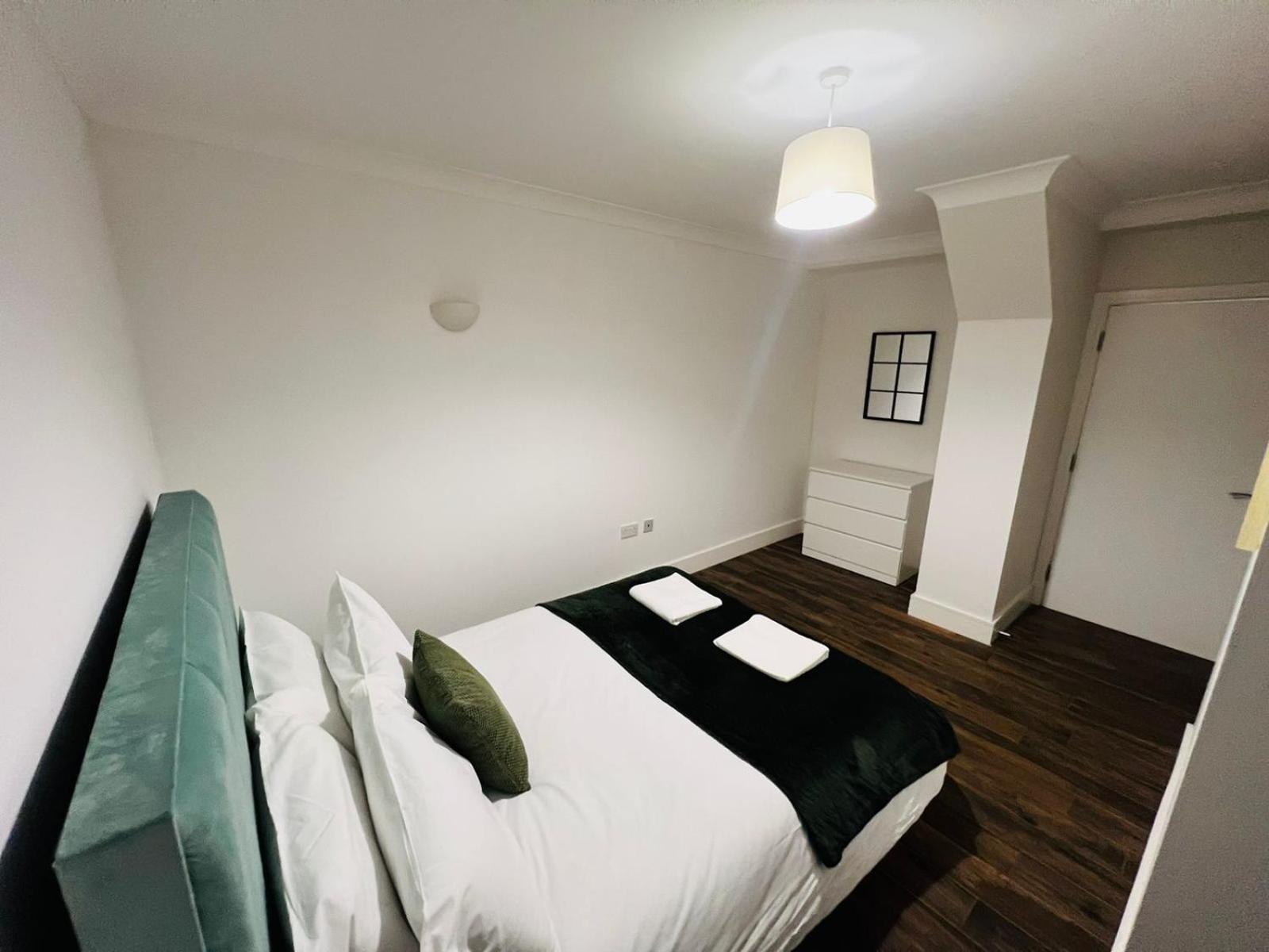 Luxury apartment near London centre, near train station, E1