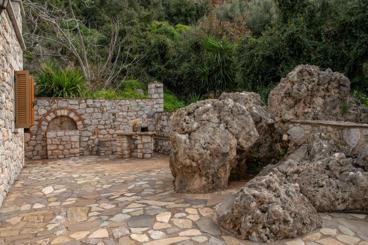 Laconian Collection Villa Voukamvilia