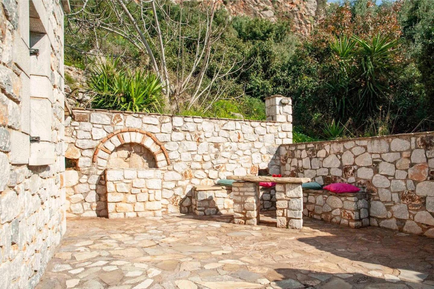 Laconian Collection Villa Voukamvilia