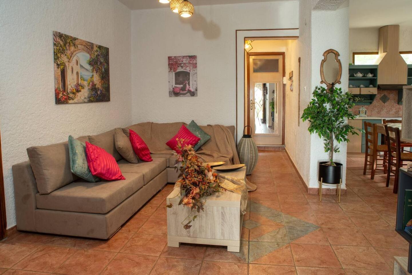 Laconian Collection Villa Voukamvilia