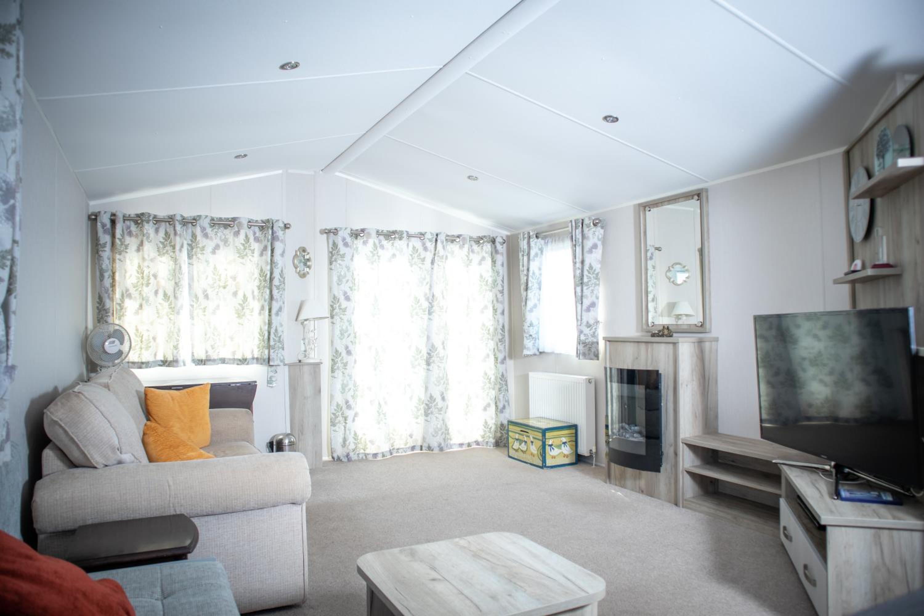 Sheerness Holiday Caravan for 6 view 5