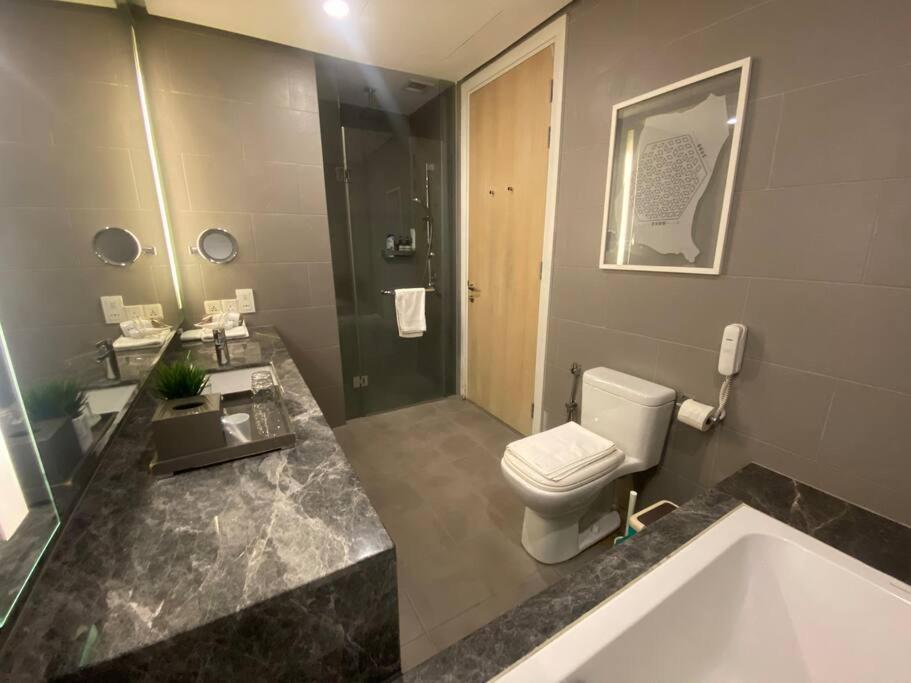 Studio with 1bed Netflix water dispenser balcony and bathtub