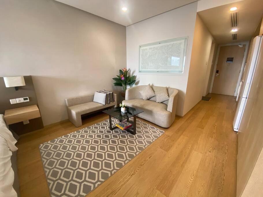 Studio with 1bed Netflix water dispenser balcony and bathtub