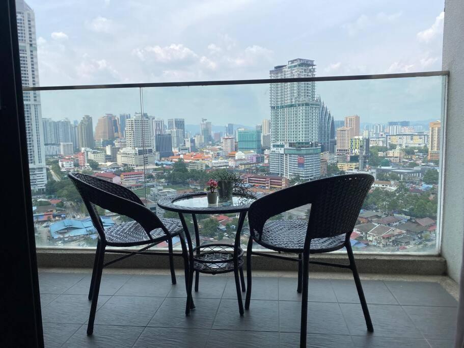 Studio with 1bed Netflix water dispenser balcony and bathtub