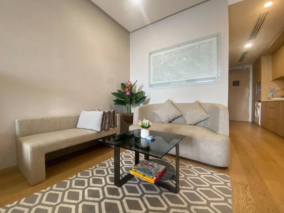Studio with 1bed Netflix water dispenser balcony and bathtub