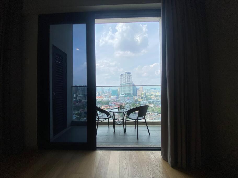Studio with 1bed Netflix water dispenser balcony and bathtub