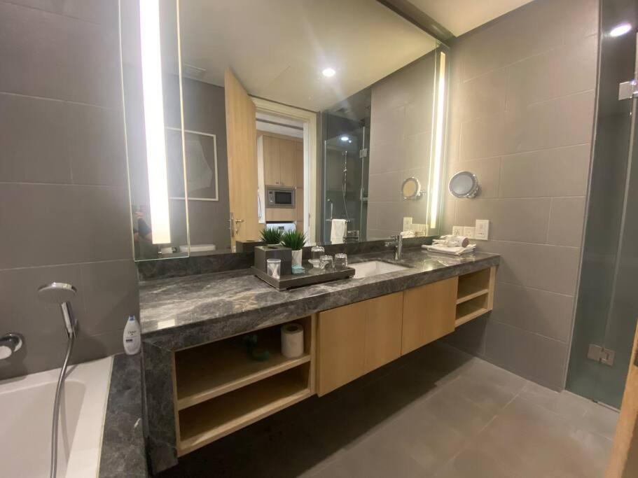 Studio with 1bed Netflix water dispenser balcony and bathtub