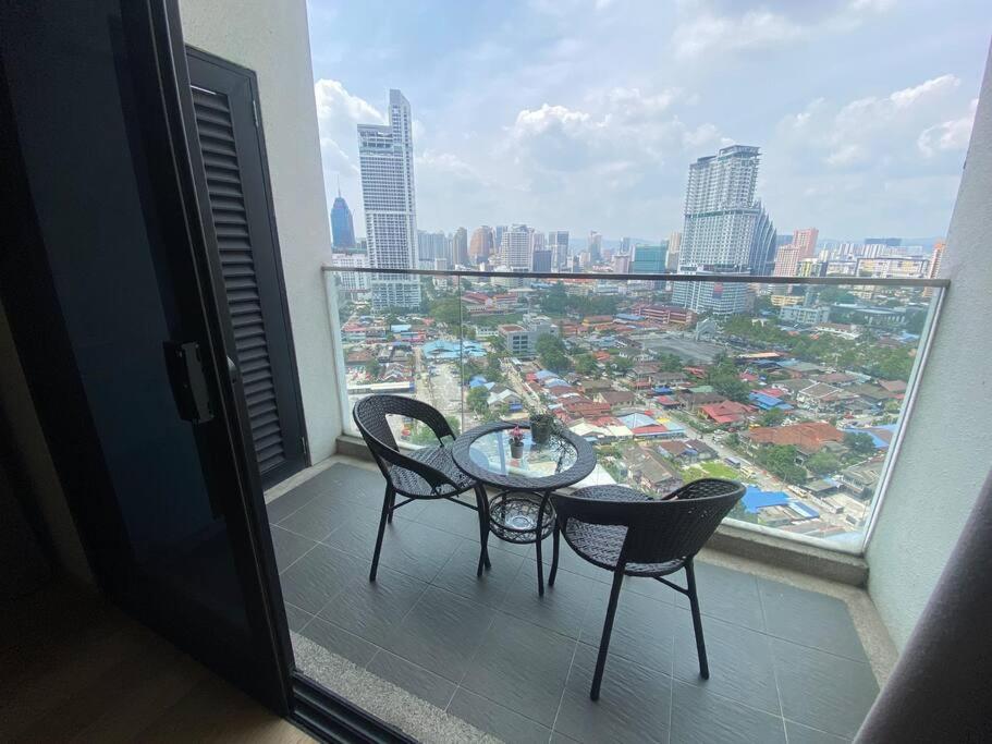 Studio with 1bed Netflix water dispenser balcony and bathtub