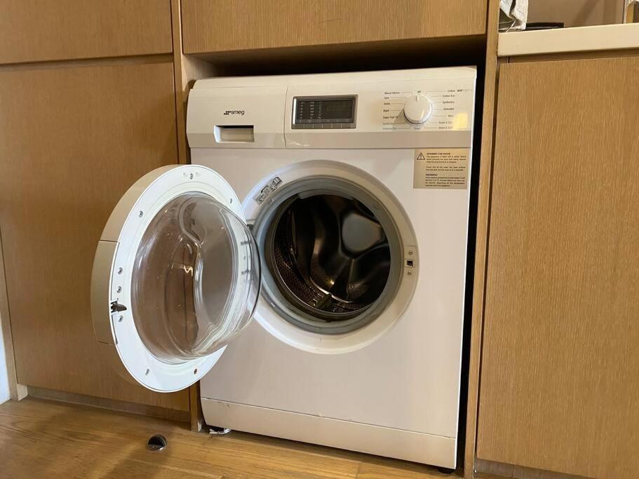 Studio with 1bed Netflix water dispenser balcony and bathtub