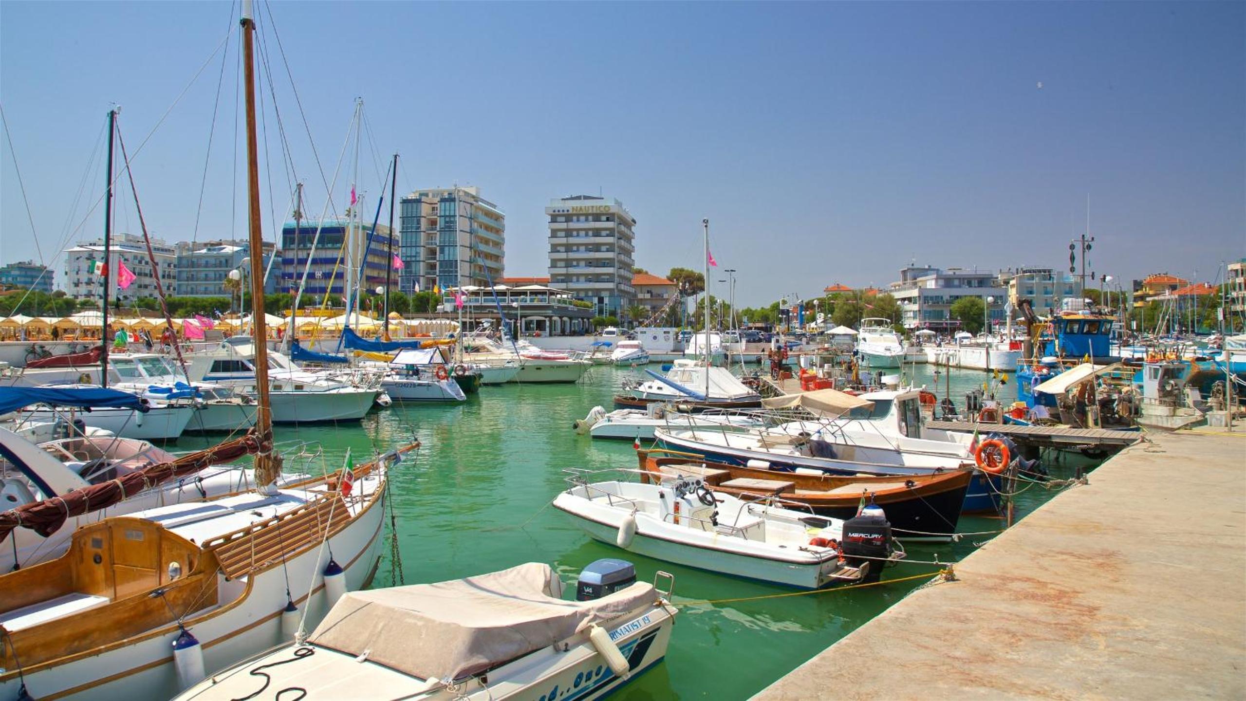 LUXURY BLUE LIVING RICCIONE PORTO view 2