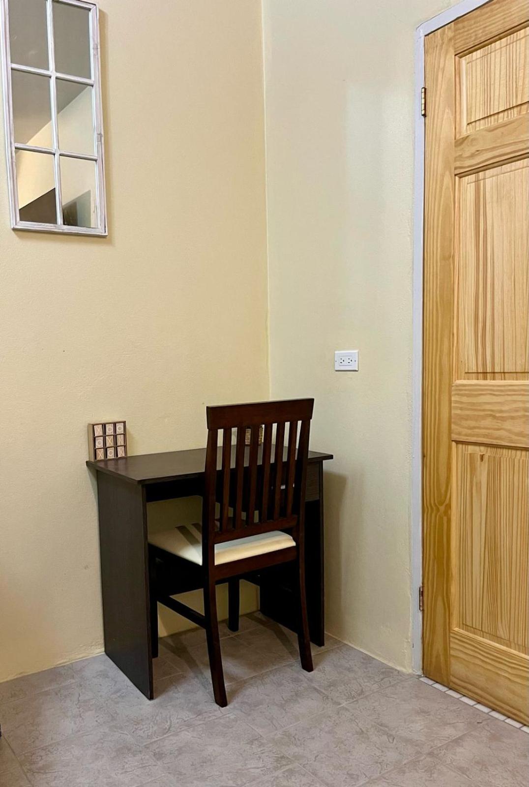Sea-Renity Hideaway (Studio Apt)