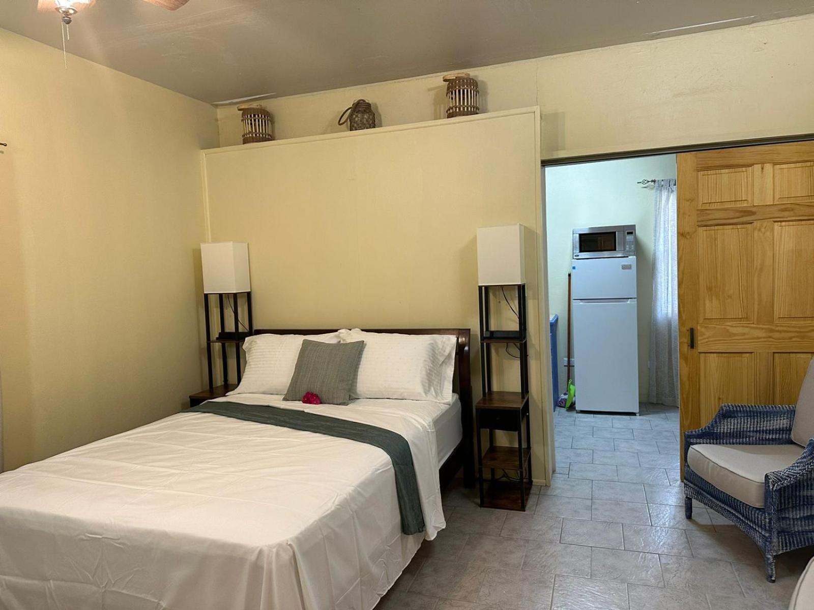 Sea-Renity Hideaway (Studio Apt)