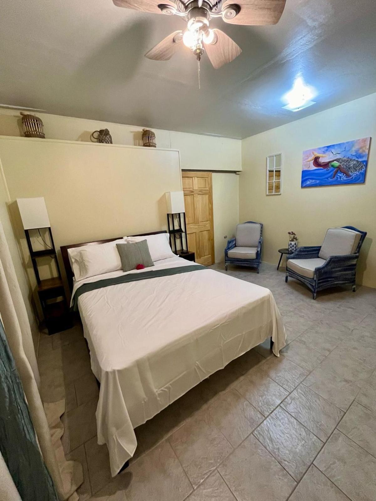 Sea-Renity Hideaway (Studio Apt)