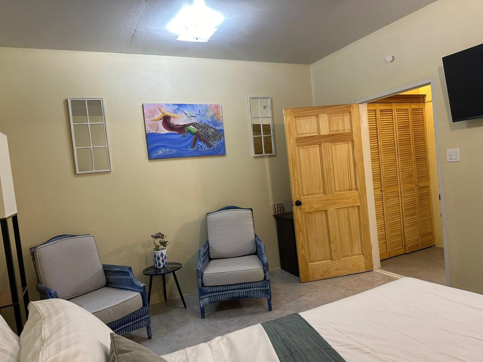 Sea-Renity Hideaway (Studio Apt)