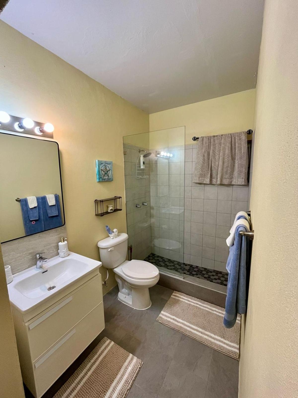 Sea-Renity Hideaway (Studio Apt)