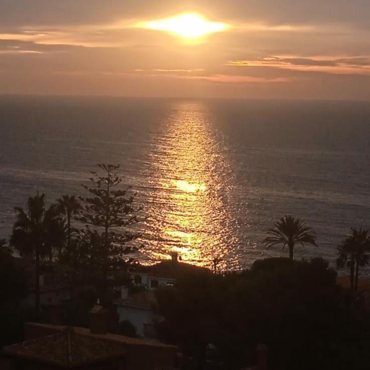 Amanecer viendo Tabarca vistas al mar
