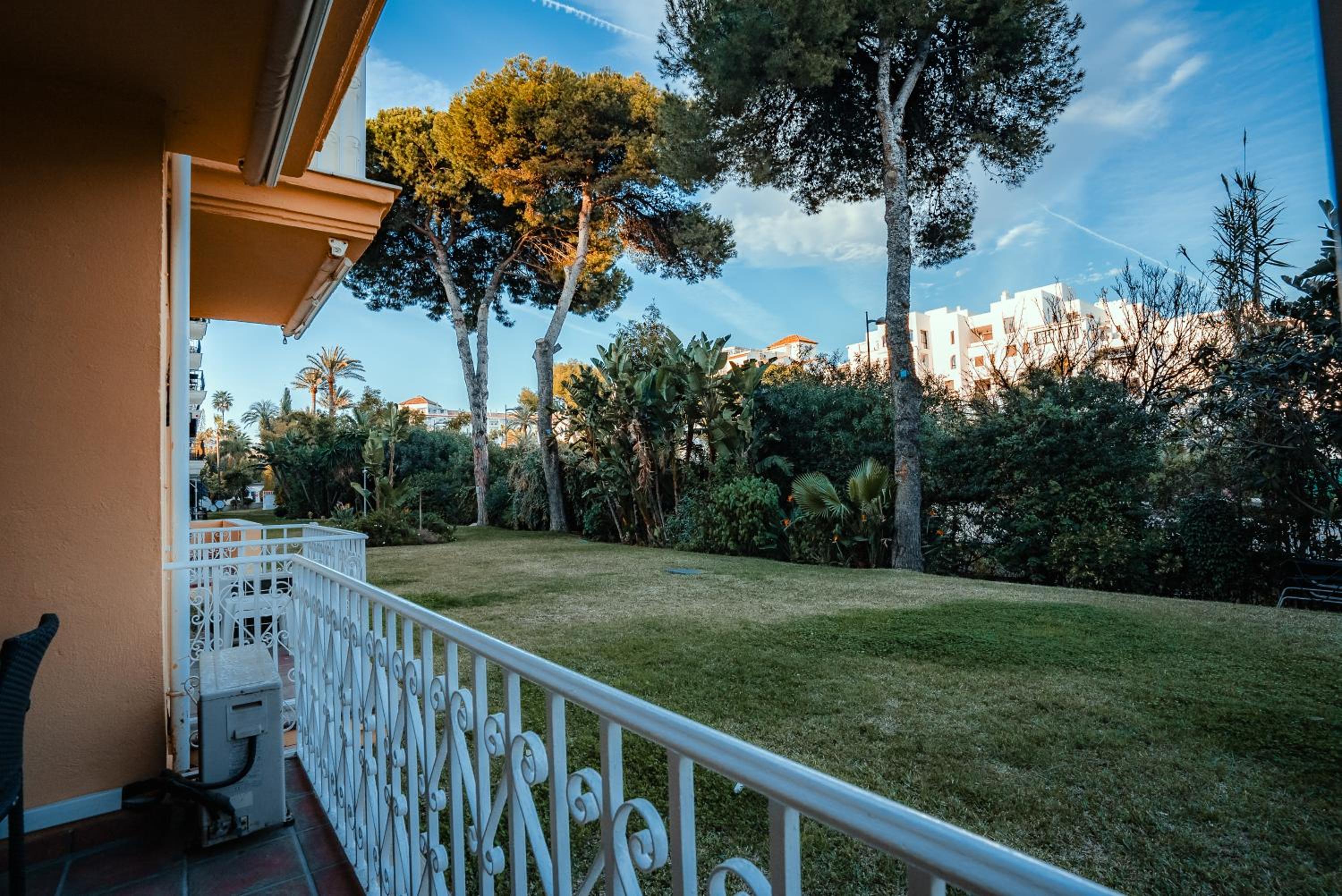 FIRST SEA LINE PUERTO BANUS 2 Bedrooms Apartment in a Private Residential Complex view 2