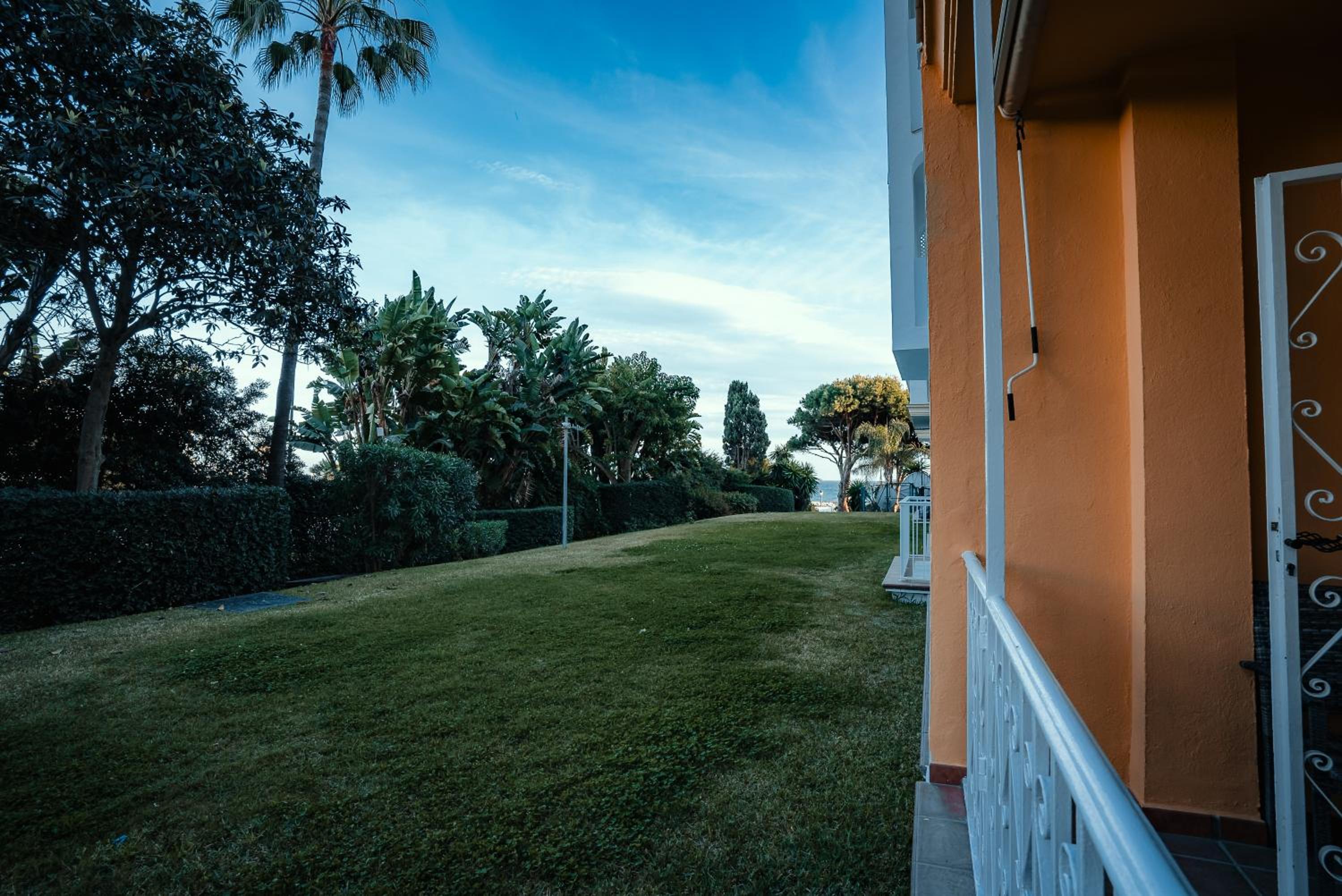 FIRST SEA LINE PUERTO BANUS 2 Bedrooms Apartment in a Private Residential Complex view 3